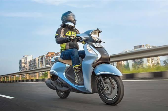 Yamaha Fascino 125 Fi Hybrid Scooter